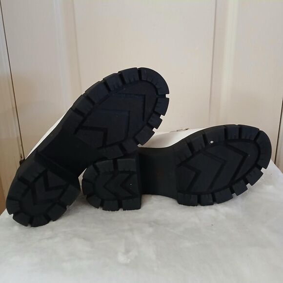 Torrid Off-White Chunky Platform Slip On Heel Shoes Lug Soles Chain Detail 8ww - Picture 7 of 7